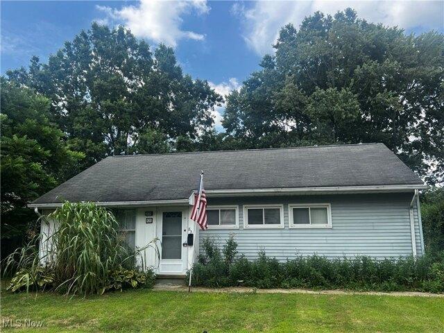 House for sale in Cuyahoga Falls