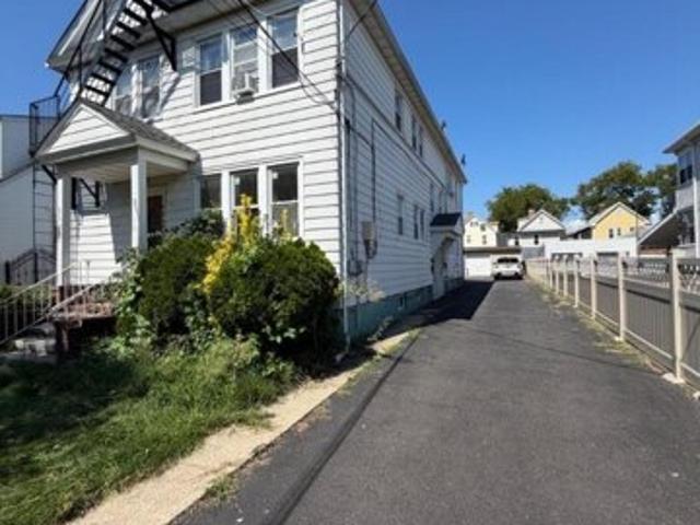 House for sale in Elizabeth, New Jersey
