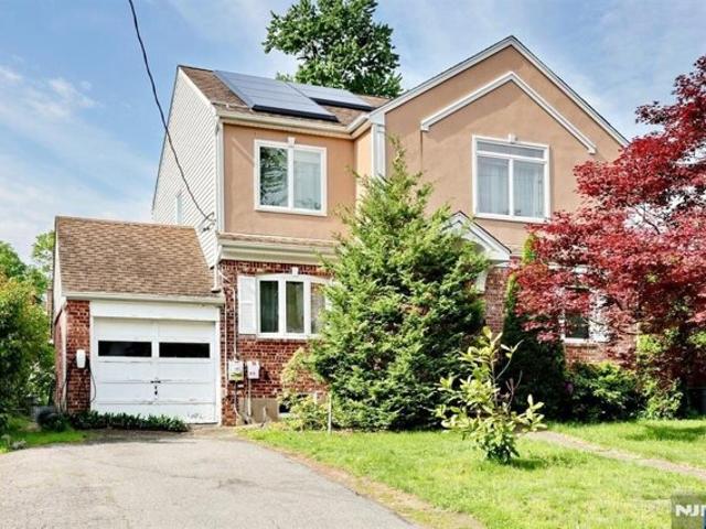 House for sale in River Edge, New Jersey