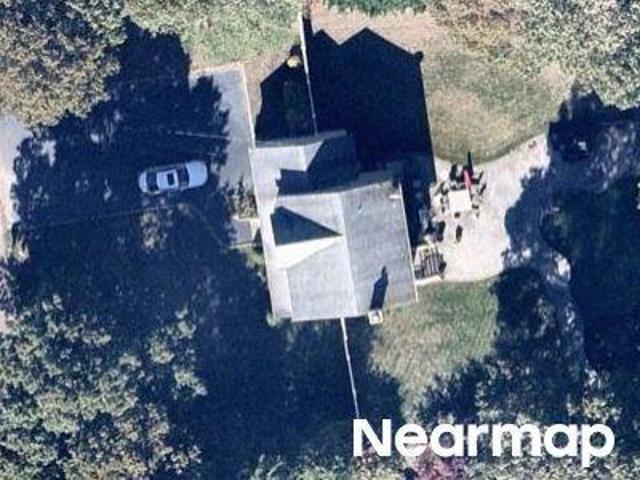 House for sale in Mastic