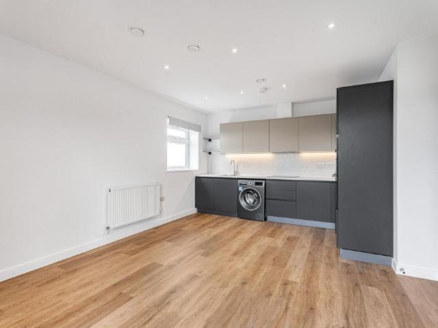 Apartment for rent in London Borough of Merton, South Wimbledon