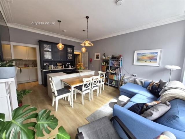 Flat for rent in Southside, Scotland