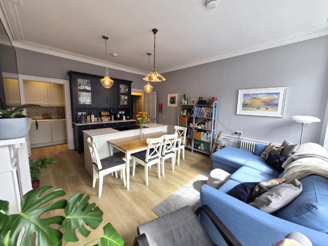 Apartment for rent in Southside, Scotland