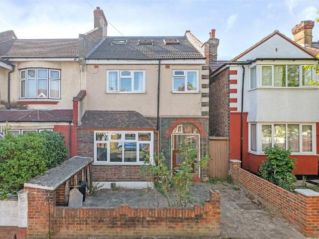 Apartment for rent in Furzedown, Greater London