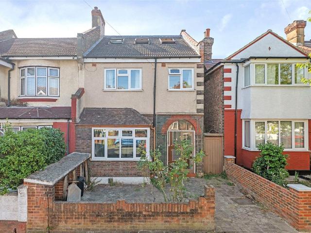Apartment for rent in Furzedown, Greater London