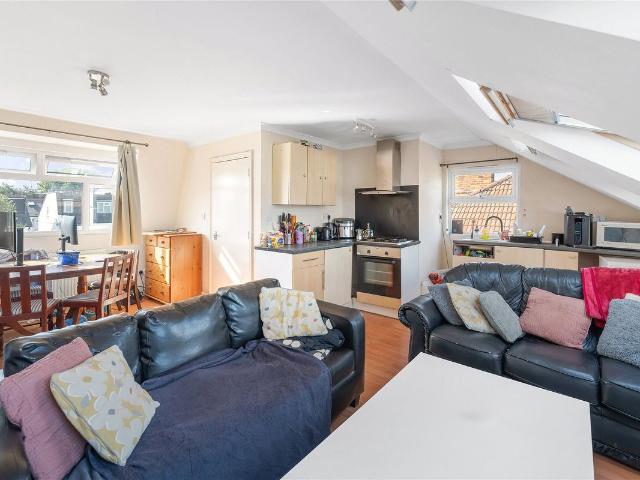 Apartment for rent in Furzedown, Greater London