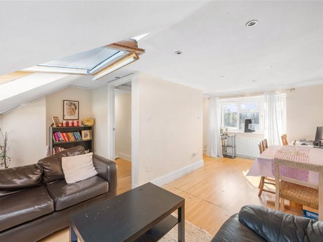 Apartment for rent in Furzedown, Greater London