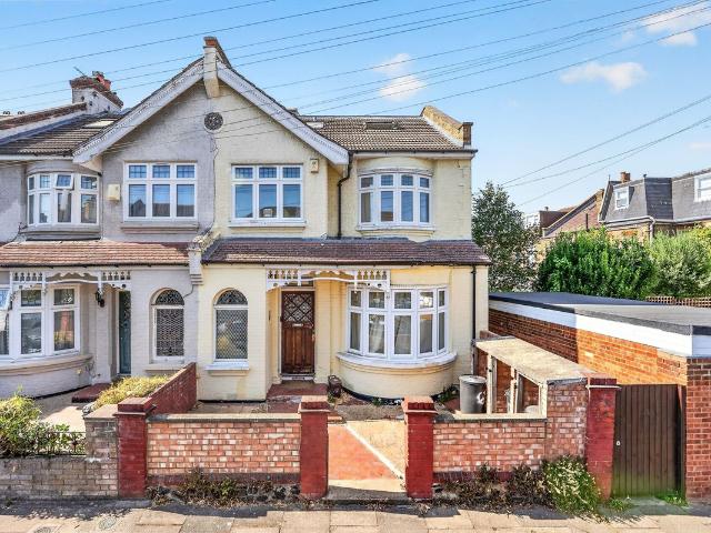 House for rent in Furzedown, Greater London