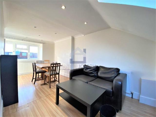 Apartment for rent in Furzedown, Greater London