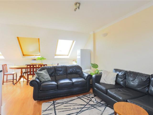 House for rent in Furzedown, Greater London