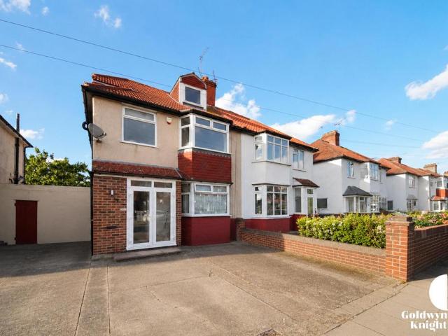 House for rent in Charlton, Greater London