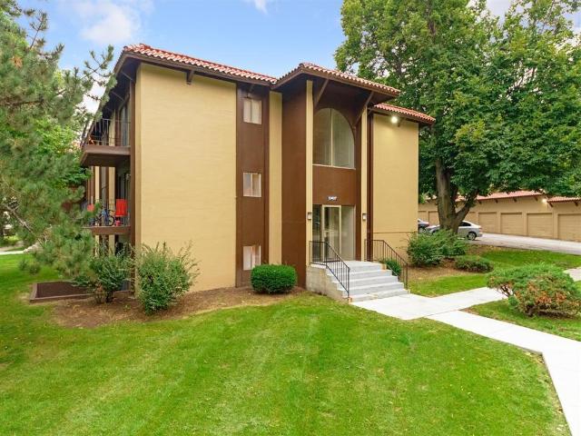 Apartment for rent in Montclair of Westwood, Omaha