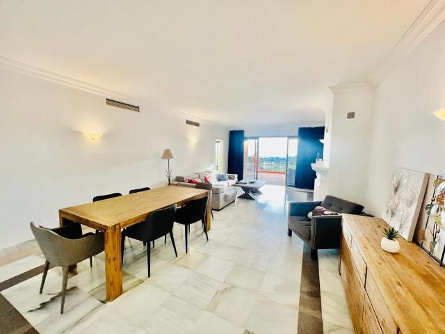 Apartamento en alquiler en Artola, Costa del Sol Occidental