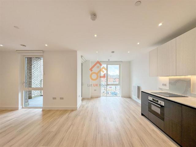 Apartment for rent in London Borough of Ealing, Park Royal