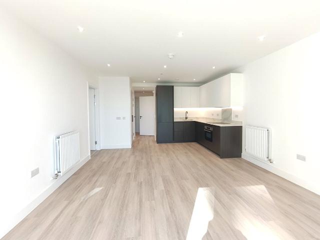 House for rent in London Borough of Ealing, Park Royal