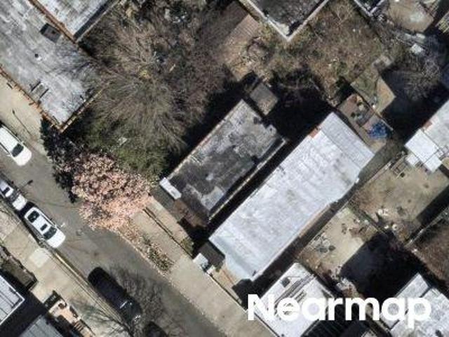 House for sale in The Bronx, Arverne