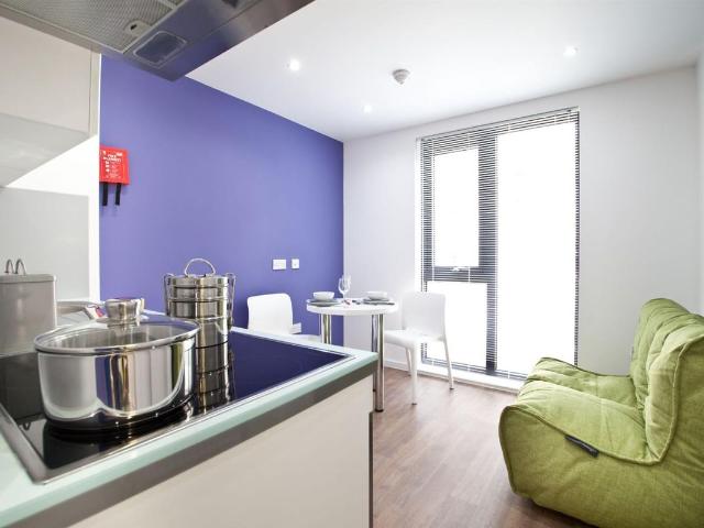 Room for rent in Hillside, Leith