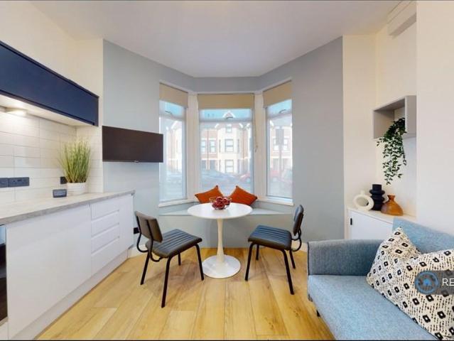 Apartment for rent in Falcon Lodge, Wales