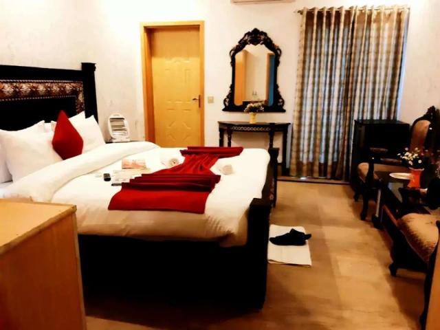 Commercial for sale in Johar Town, سمسانی کھوئی