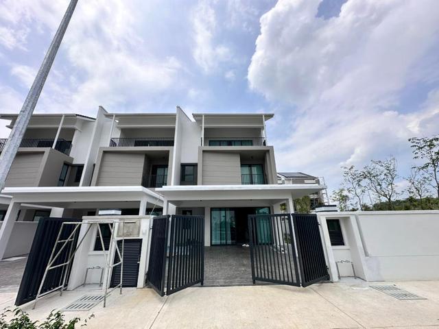 Terraced House for sale in Tanjong Sepat, Selangor