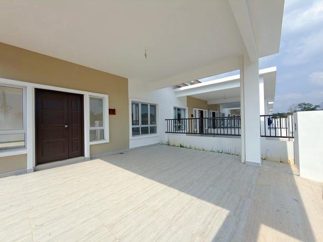 Terraced House for sale in Malaka