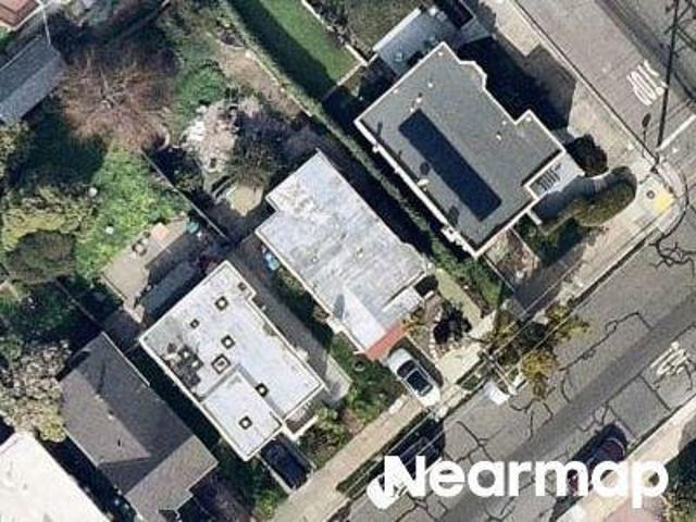 House for sale in Oakland
