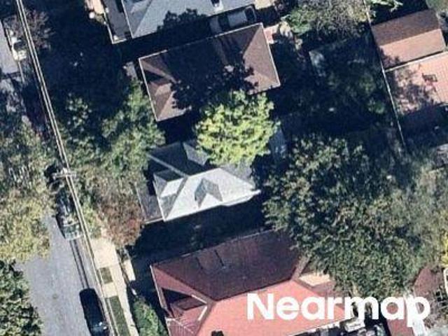 House for sale in The Bronx, Arverne