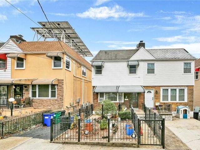 House for sale in The Bronx, Arverne