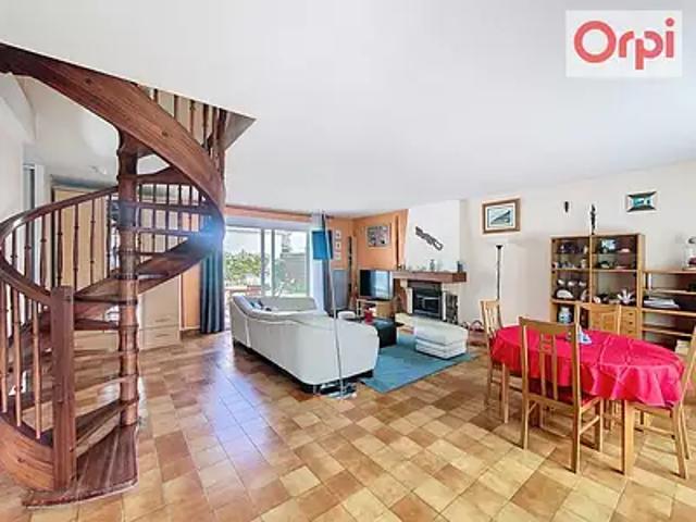 Maison vente à Versailles, Montigny-le-bretonneux