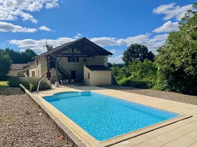 Maison vente à Confolens, Montjean
