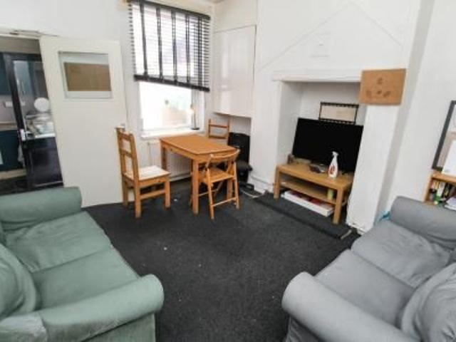 Room for rent in Lenton Abbey, Haddon