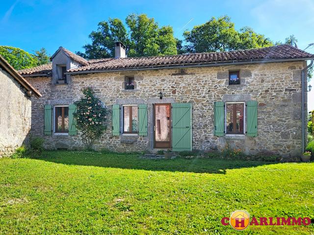 Maison vente à Confolens, Montrollet