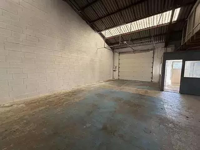 Garage location à Montrond-les-Bains, Loire