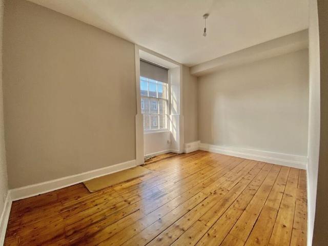 Apartment for rent in Hillside, City of Edinburgh