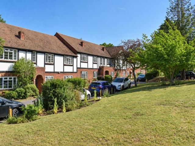 Apartment for rent in Weybridge, Elmbridge