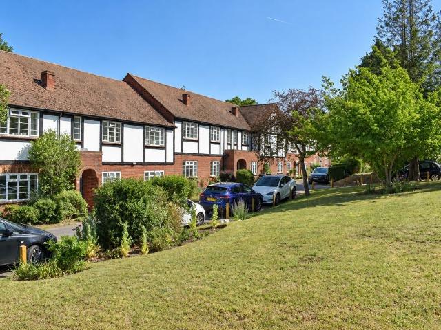 Apartment for rent in Weybridge, Elmbridge