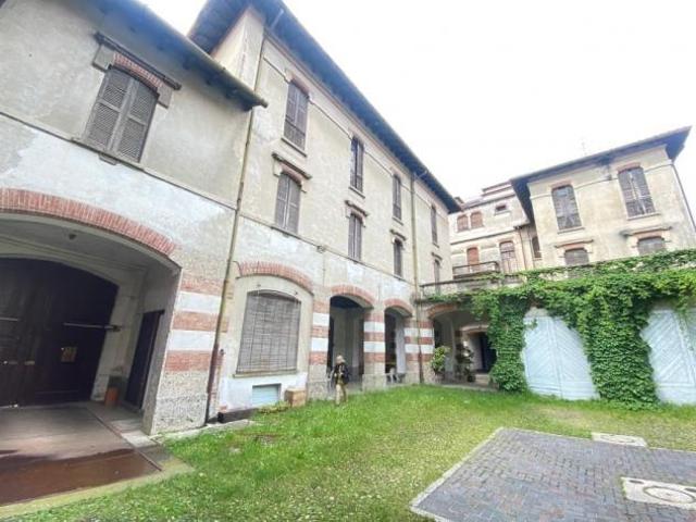 Palazzo in vendita a Osnago, Lombardia