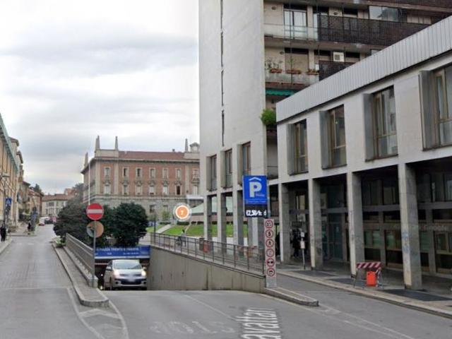 Box in affitto a Monza, Lombardia