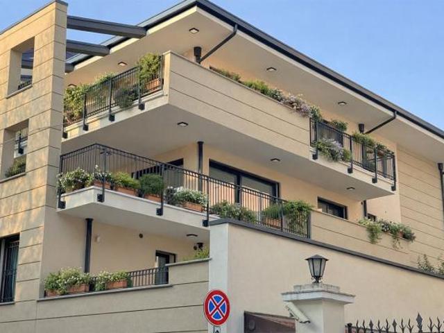 Appartamento in vendita a Monza, Lombardia