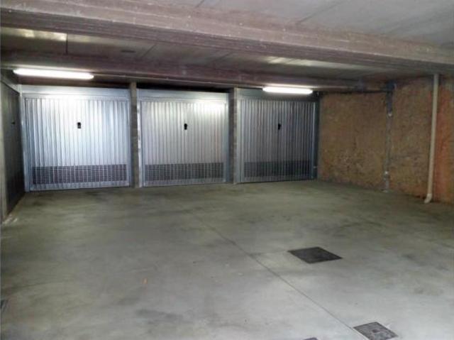 Box in vendita a Monza, Lombardia