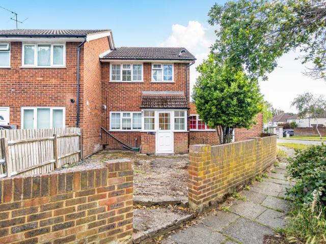 House for rent in Chessington, Greater London