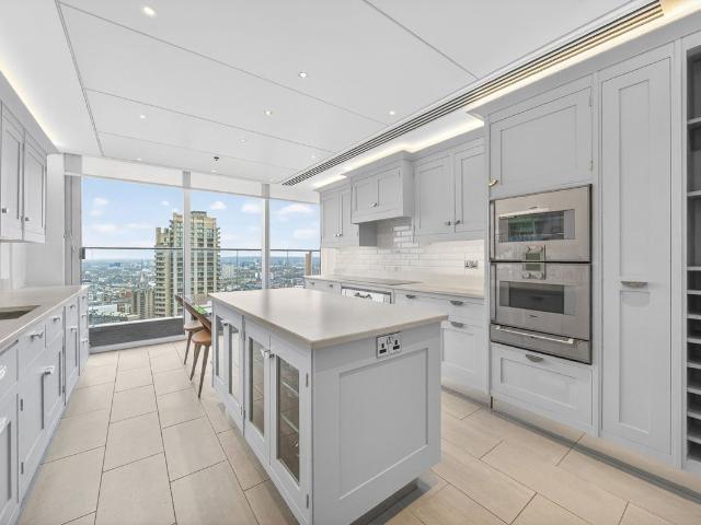 Apartment for rent in Lyons, Greater London