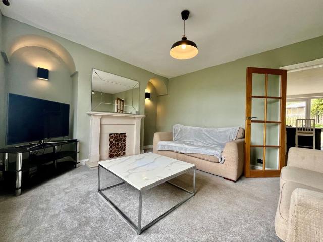 House for rent in Shaw Lane, Guiseley