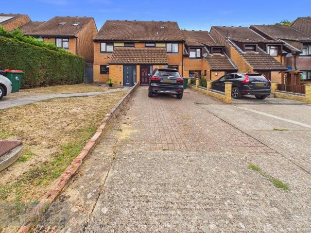 House for rent in Ifield West, Glynde