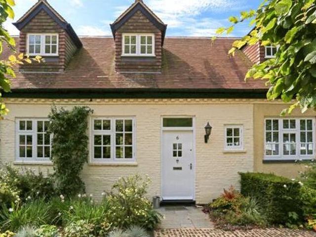 House for sale in Fole, Surrey