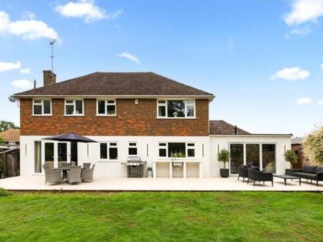 House for sale in Heol-las, Surrey