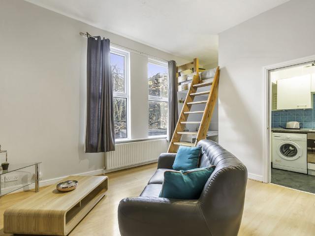 Apartment for rent in Hyde Park, West Yorkshire