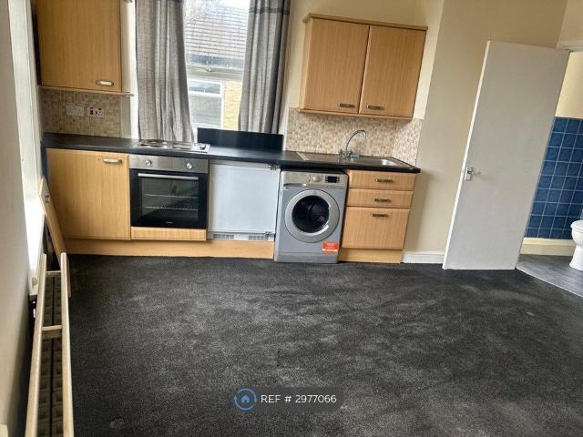 Room for rent in Hightown, West Yorkshire
