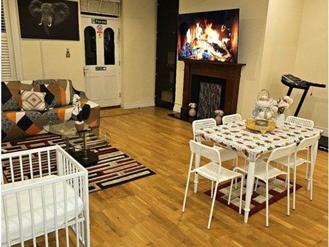 Room for rent in Gould's Green, Greater London