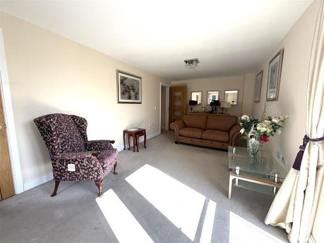 Apartment for rent in Denham, Gerrards Cross and Chalfonts Community Board, Denham Green